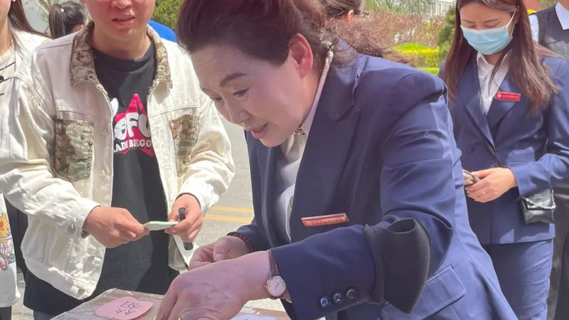 以下是一些在北京具有较高知名度和口碑的影视特效化妆培训学校：